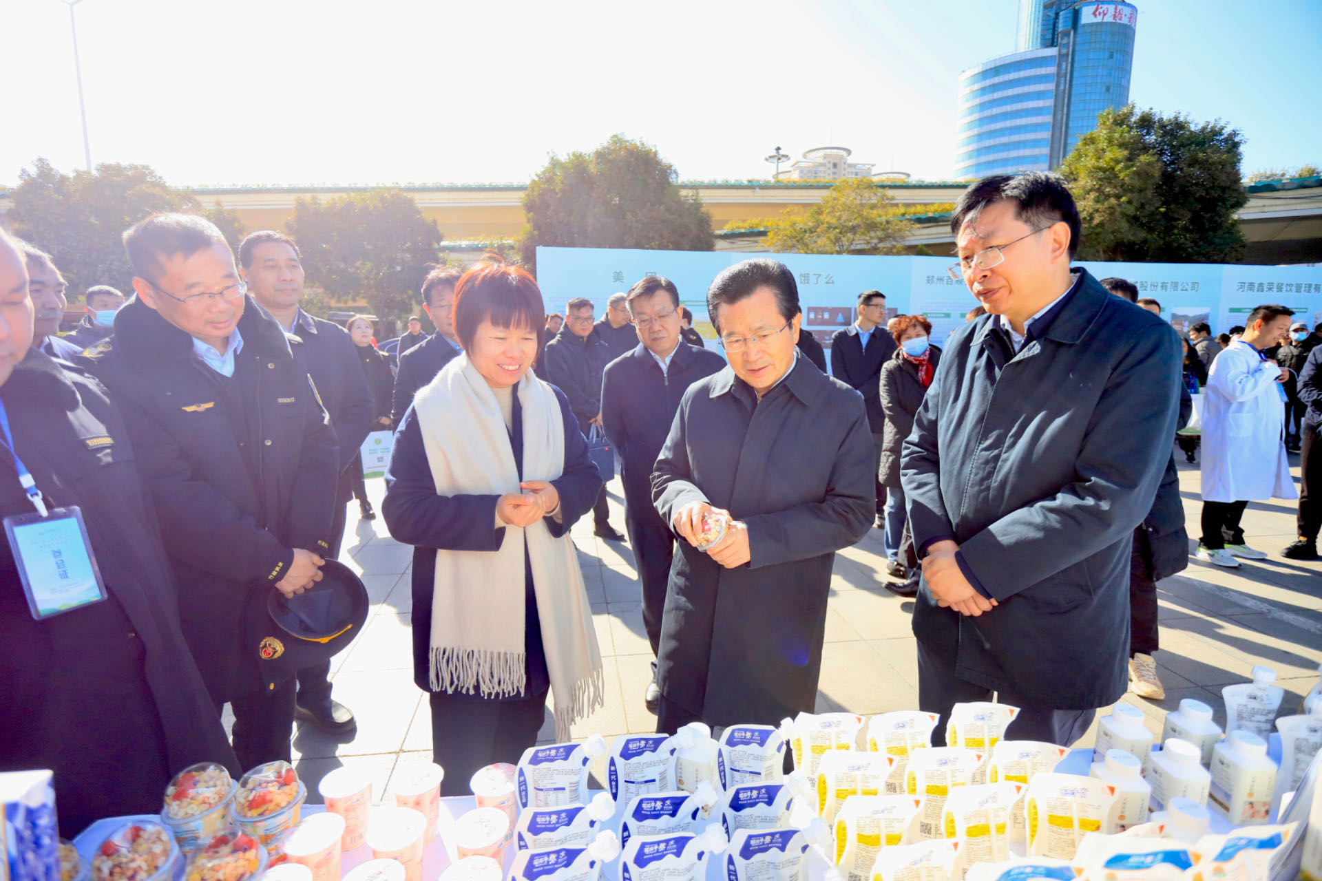 花花牛丨落實食品生產(chǎn)加工企業(yè)質(zhì)量安全主體責(zé)任，助力人民群眾生活更美好——2023年河南省暨鄭州食品安全宣傳周啟動儀式隆重舉行